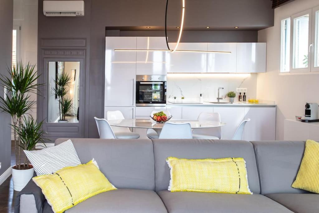 #24 Marie-Claire Suite Sea View/Balcony/Ac/5Min Port วีลล์ฟรองซ์-ซูร์-แมร์ ภายนอก รูปภาพ
